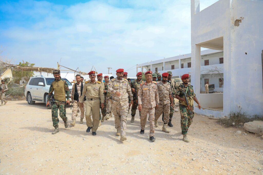 مؤكداً دعم المنطقة العسكرية الثانية الكامل لمحور الغيضة العسكري .. قائد المنطقة العسكرية الثانية يتفقد معسكر قيادة محور الغيضة وفرع الشرطة العسكرية والمدرسة القتالية بالغيضة مؤكداً دعم المنطقة العسكرية الثانية الكامل لمحور الغيضة العسكري .. قائد المنطقة العسكرية الثانية يتفقد معسكر قيادة محور الغيضة وفرع الشرطة العسكرية والمدرسة القتالية بالغيضة