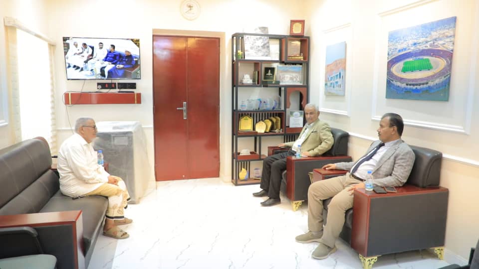 الوكيل العامري يناقش عدد من القضايا التنموية والخدمية المتعلقة بمديرية سيئون وسبل تطويرها. الوكيل العامري يناقش عدد من القضايا التنموية والخدمية المتعلقة بمديرية سيئون وسبل تطويرها.