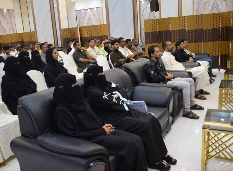 المكلا : جلسة حوارية مفتوحة لنخبة من شباب حضرموت مع الأمين العام لمؤتمر حضرموت الجامع المكلا : جلسة حوارية مفتوحة لنخبة من شباب حضرموت مع الأمين العام لمؤتمر حضرموت الجامع