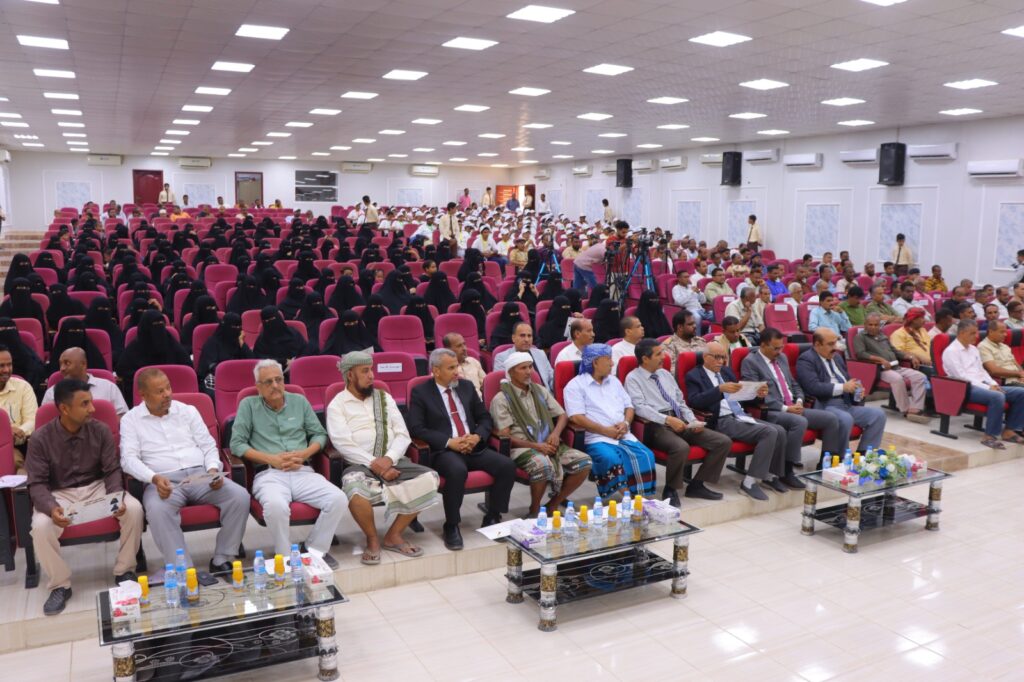 برعاية المحافظ بن ماضي .. الأمين العام لمحلي حضرموت يشهد ويكرم الفائزين بجائزة حضرموت للمعلم المتميز لعام 2025 برعاية المحافظ بن ماضي .. الأمين العام لمحلي حضرموت يشهد ويكرم الفائزين بجائزة حضرموت للمعلم المتميز لعام 2025