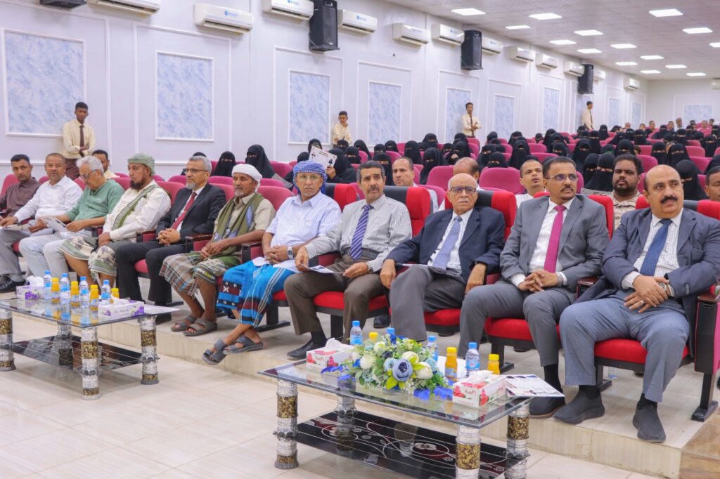 برعاية المحافظ بن ماضي .. الأمين العام لمحلي حضرموت يشهد ويكرم الفائزين بجائزة حضرموت للمعلم المتميز لعام 2025 برعاية المحافظ بن ماضي .. الأمين العام لمحلي حضرموت يشهد ويكرم الفائزين بجائزة حضرموت للمعلم المتميز لعام 2025