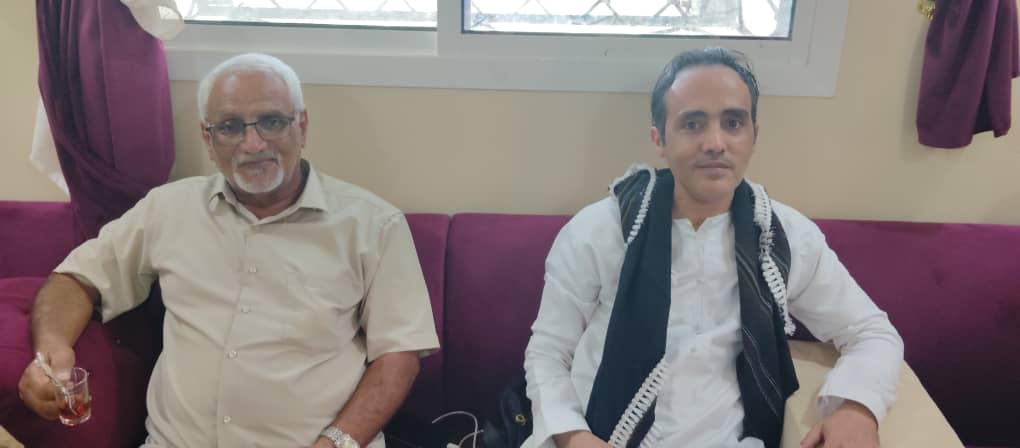 أعضاء من الجمعية الوطنية بالمجلس الإنتقالي وشيوخ ومقادمة قبائل حضرموت في ضيافة الشيخ احمد عيسى بن هرهره مقدم شمل قبائل يافع بني مالك حضرموت أعضاء من الجمعية الوطنية بالمجلس الإنتقالي وشيوخ ومقادمة قبائل حضرموت في ضيافة الشيخ احمد عيسى بن هرهره مقدم شمل قبائل يافع بني مالك حضرموت