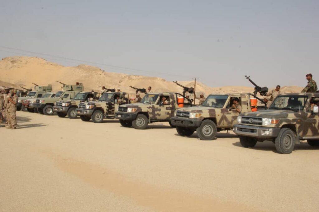 قائد المنطقة العسكرية الأولى يتفقد اللواء 11 حرس حدود في ثمود ضمن خطة تعزيز الأمن في المديريات الصحراوية قائد المنطقة العسكرية الأولى يتفقد اللواء 11 حرس حدود في ثمود ضمن خطة تعزيز الأمن في المديريات الصحراوية