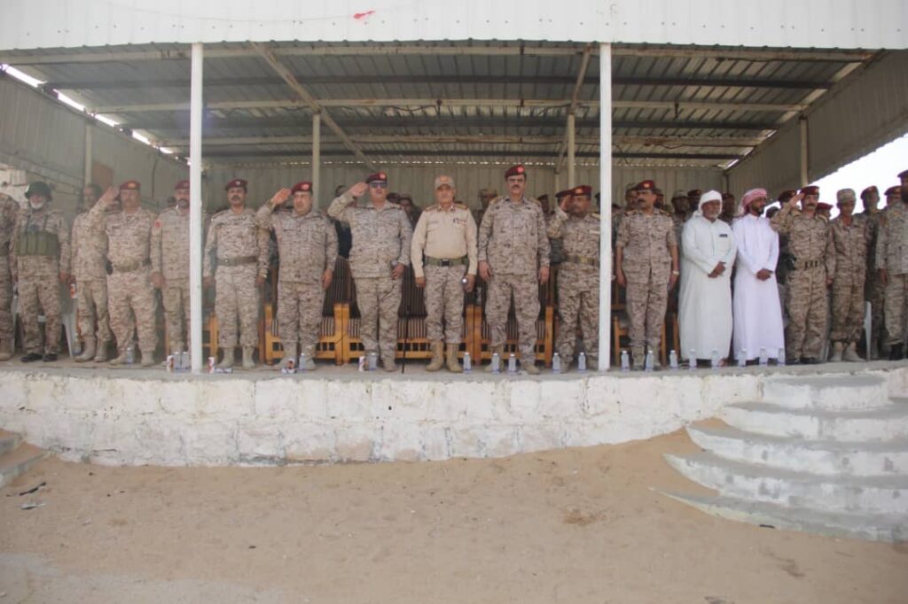 قائد المنطقة العسكرية الأولى يتفقد اللواء 11 حرس حدود في ثمود ضمن خطة تعزيز الأمن في المديريات الصحراوية قائد المنطقة العسكرية الأولى يتفقد اللواء 11 حرس حدود في ثمود ضمن خطة تعزيز الأمن في المديريات الصحراوية