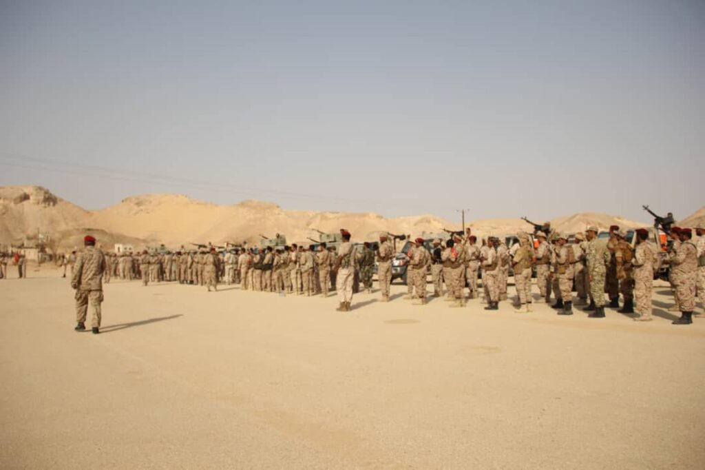 قائد المنطقة العسكرية الأولى يتفقد اللواء 11 حرس حدود في ثمود ضمن خطة تعزيز الأمن في المديريات الصحراوية قائد المنطقة العسكرية الأولى يتفقد اللواء 11 حرس حدود في ثمود ضمن خطة تعزيز الأمن في المديريات الصحراوية