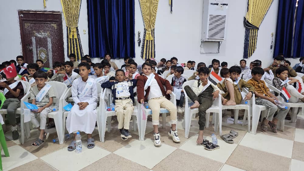 تدشين مشروع توزيع كفالة اليتيم السنوية لعدد 1110 من الأيتام المكفولين بمأرب. تدشين مشروع توزيع كفالة اليتيم السنوية لعدد 1110 من الأيتام المكفولين بمأرب.