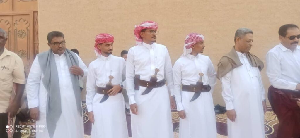 أفراح الطنافره وآل مرعي / في منطقة الغرفه بسيؤن عاصمة وادي حضرموت اختلط عبق التاريخ برائحة المسك المنبعثة من منطقة بابكر ومكان آل برقي أفراح الطنافره وآل مرعي / في منطقة الغرفه بسيؤن عاصمة وادي حضرموت اختلط عبق التاريخ برائحة المسك المنبعثة من منطقة بابكر ومكان آل برقي