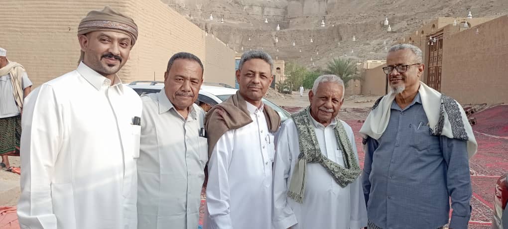 أفراح الطنافره وآل مرعي / في منطقة الغرفه بسيؤن عاصمة وادي حضرموت اختلط عبق التاريخ برائحة المسك المنبعثة من منطقة بابكر ومكان آل برقي أفراح الطنافره وآل مرعي / في منطقة الغرفه بسيؤن عاصمة وادي حضرموت اختلط عبق التاريخ برائحة المسك المنبعثة من منطقة بابكر ومكان آل برقي