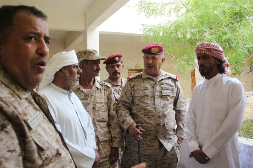 قيادة السلطة المحلية والمشايخ والاعيان في مديريتي رماه وثمود يؤكدون دعمهم لتحركات الجيش وقائد المنطقة العسكرية الأولى: " نحن وقبائل المناطق الصحراوية صفٌ واحد في مواجهة اعداء الوطن " . قيادة السلطة المحلية والمشايخ والاعيان في مديريتي رماه وثمود يؤكدون دعمهم لتحركات الجيش وقائد المنطقة العسكرية الأولى: " نحن وقبائل المناطق الصحراوية صفٌ واحد في مواجهة اعداء الوطن " .