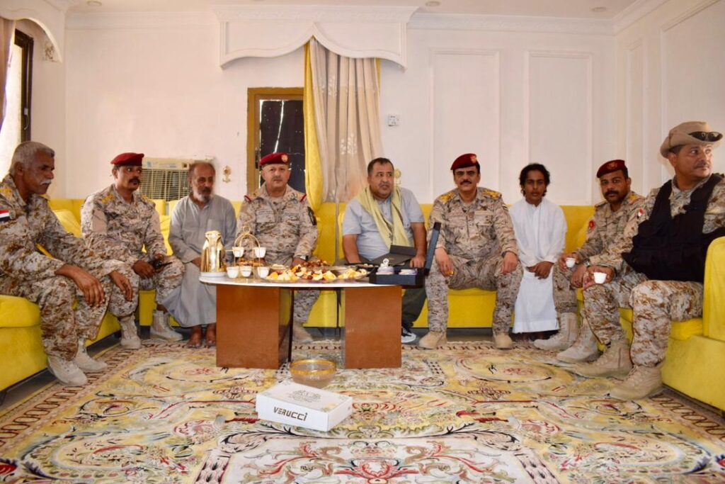 قيادة السلطة المحلية والمشايخ والاعيان في مديريتي رماه وثمود يؤكدون دعمهم لتحركات الجيش وقائد المنطقة العسكرية الأولى: " نحن وقبائل المناطق الصحراوية صفٌ واحد في مواجهة اعداء الوطن " . قيادة السلطة المحلية والمشايخ والاعيان في مديريتي رماه وثمود يؤكدون دعمهم لتحركات الجيش وقائد المنطقة العسكرية الأولى: " نحن وقبائل المناطق الصحراوية صفٌ واحد في مواجهة اعداء الوطن " .