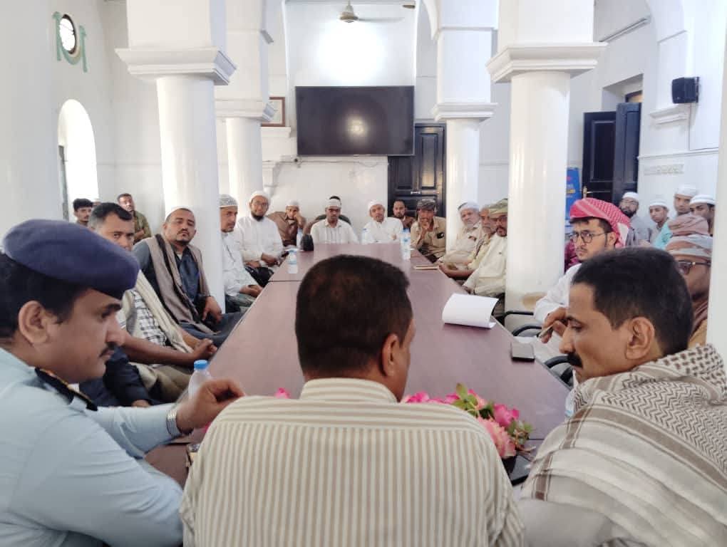 مكتب السياحة والشرطة السياحية بوادي حضرموت ينظمان لقاء مع أرباب المنشآت السياحية بمديرية تريم مكتب السياحة والشرطة السياحية بوادي حضرموت ينظمان لقاء مع أرباب المنشآت السياحية بمديرية تريم