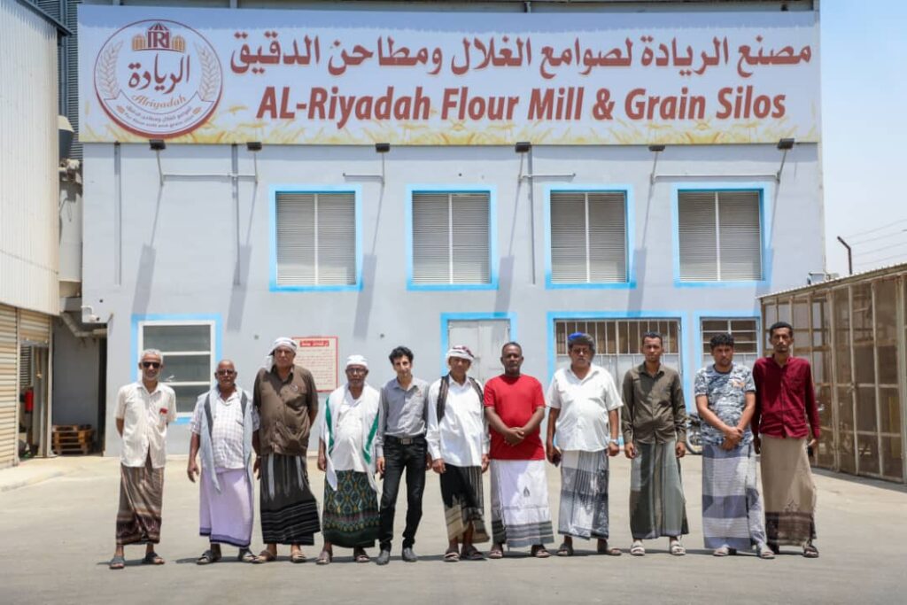 فريق الأهلي بتاربة يكرم شركة مصنع الريادة لصوامع الغلال ومطاحن الدقيق بالمكلا تقديرًا لدعمها الرياضي فريق الأهلي بتاربة يكرم شركة مصنع الريادة لصوامع الغلال ومطاحن الدقيق بالمكلا تقديرًا لدعمها الرياضي