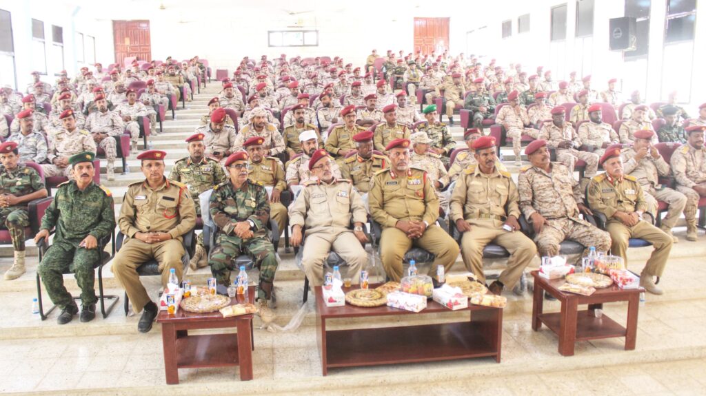 قيادة المنطقة العسكرية الثانية تنظم حفلاً تكريمياً لخريجي الدورة التأهيلية السادسة للضباط بمدرسة التدريب القتالي وخريجي الدفعة الثالثة جامعيين بالكلية الحربية قيادة المنطقة العسكرية الثانية تنظم حفلاً تكريمياً لخريجي الدورة التأهيلية السادسة للضباط بمدرسة التدريب القتالي وخريجي الدفعة الثالثة جامعيين بالكلية الحربية