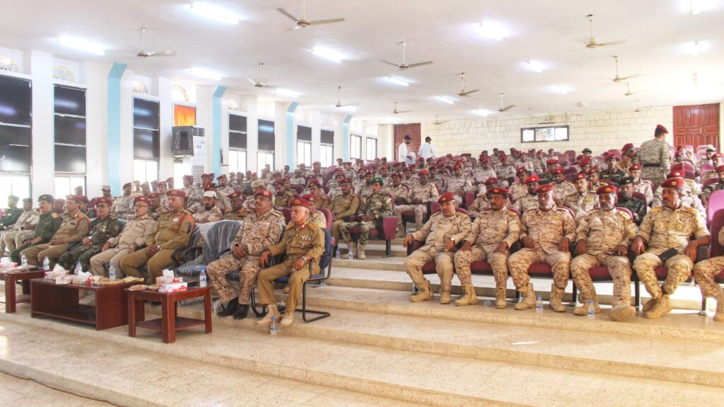 قيادة المنطقة العسكرية الثانية تنظم حفلاً تكريمياً لخريجي الدورة التأهيلية السادسة للضباط بمدرسة التدريب القتالي وخريجي الدفعة الثالثة جامعيين بالكلية الحربية قيادة المنطقة العسكرية الثانية تنظم حفلاً تكريمياً لخريجي الدورة التأهيلية السادسة للضباط بمدرسة التدريب القتالي وخريجي الدفعة الثالثة جامعيين بالكلية الحربية