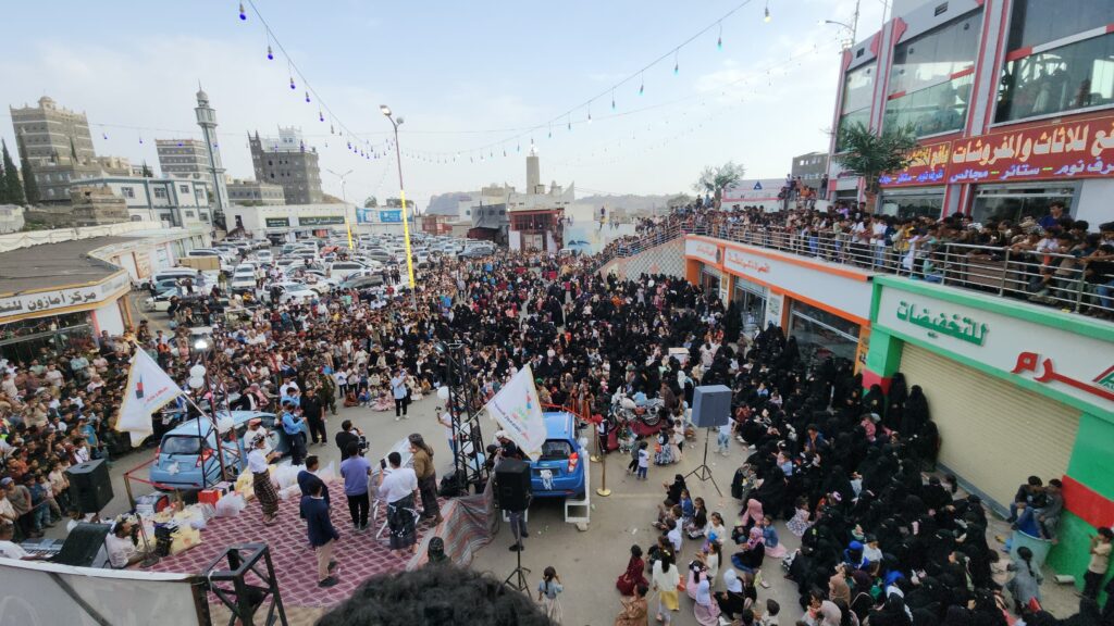 "يافع مول" يكتب قصة نجاح جماهيرية في لبعوس.. حفل فني وسحب جماهيري على الجائزة الكبرى "يافع مول" يكتب قصة نجاح جماهيرية في لبعوس.. حفل فني وسحب جماهيري على الجائزة الكبرى