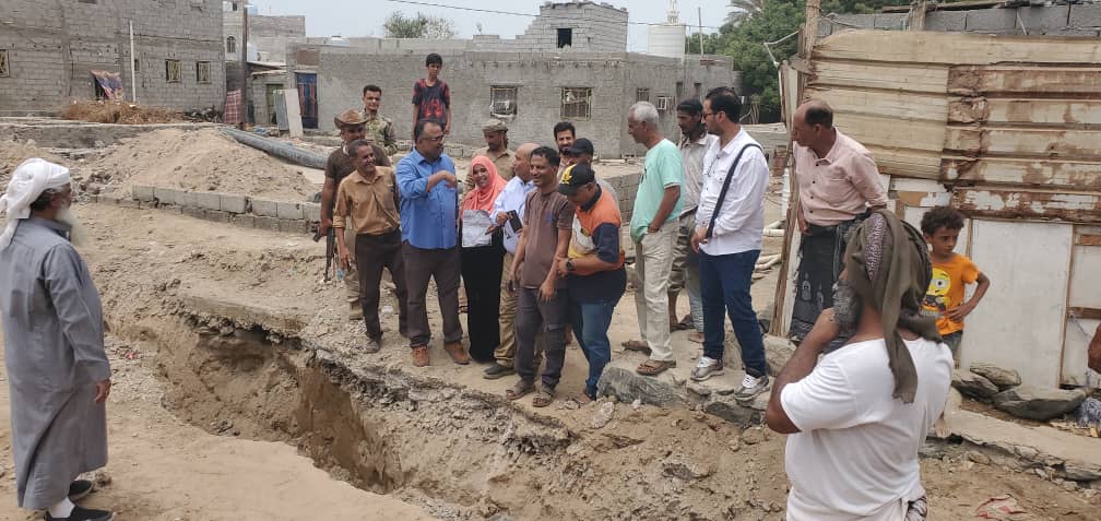 القاضي وجدي محمد الشعبي يتفقد سير العمل في مشروع الصرف الصحي الجديد بمنطقة الحي السياسي بمنطقه الفتح بالتواهي القاضي وجدي محمد الشعبي يتفقد سير العمل في مشروع الصرف الصحي الجديد بمنطقة الحي السياسي بمنطقه الفتح بالتواهي