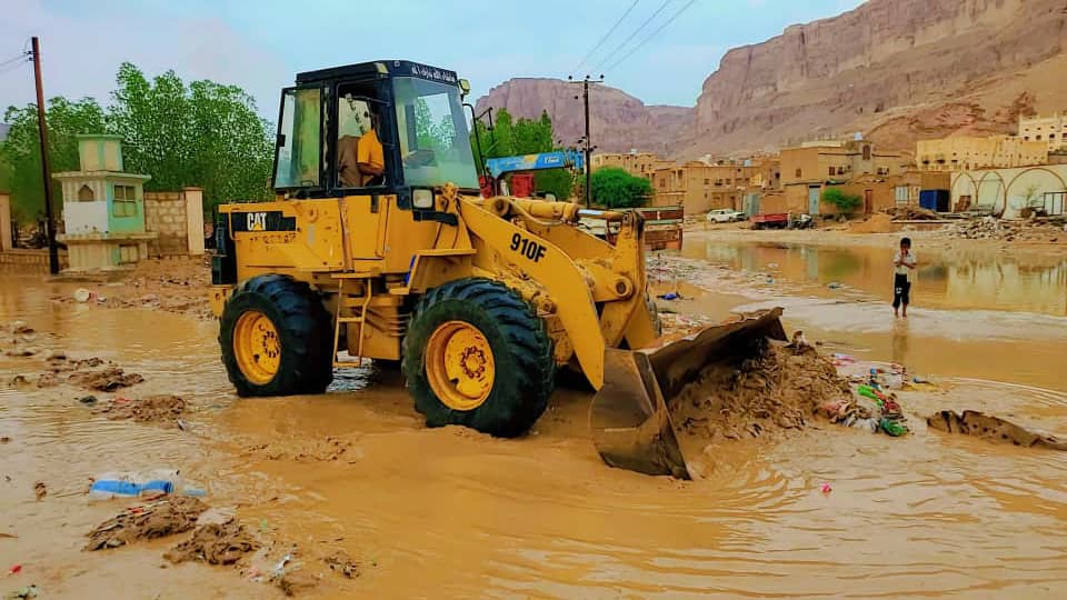 الأمين العام للمجلس المحلي بتريم يتفقد تأثيرات المنخفض الجوي الأمين العام للمجلس المحلي بتريم يتفقد تأثيرات المنخفض الجوي