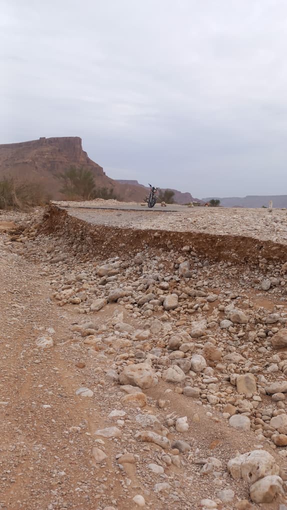 أمطار غزيرة مصحوبة بصواعق وسيول تجتاح مديرية رخية أمطار غزيرة مصحوبة بصواعق وسيول تجتاح مديرية رخية
