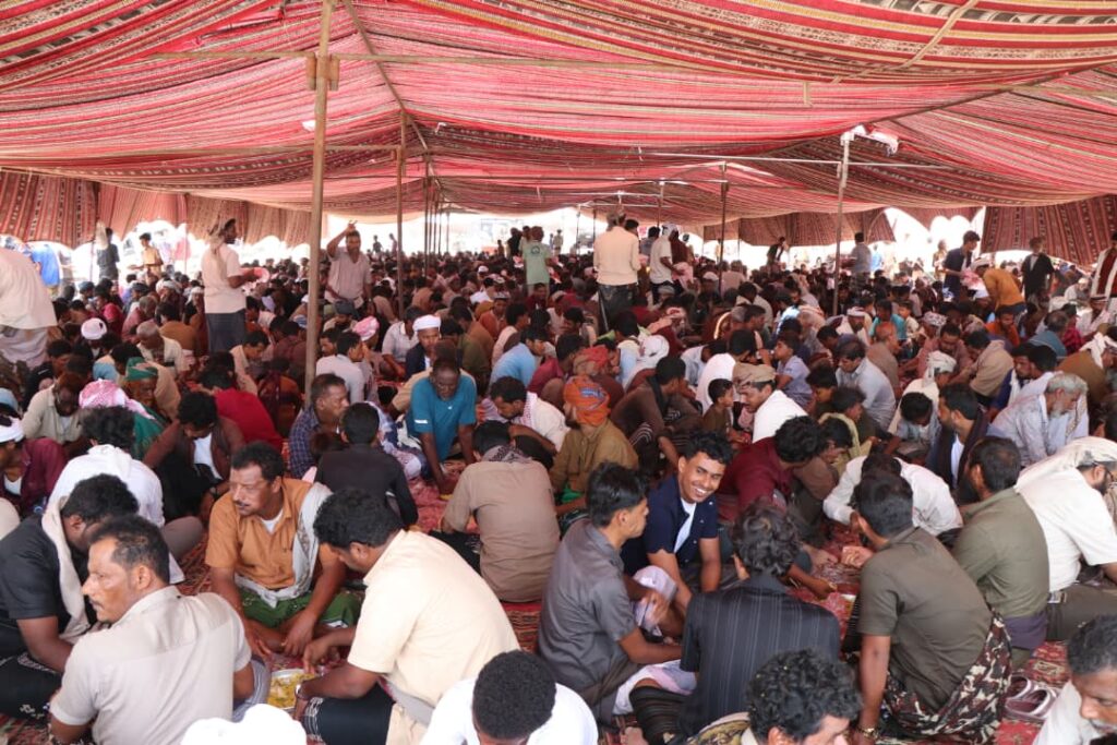 أهالي عسد الفاية وذنبات يحتفون بالزواج الجماعي الثالث بمشاركة 70 عريس وعروس بمديرية الريدة وقصيعر "شاهد الصور" أهالي عسد الفاية وذنبات يحتفون بالزواج الجماعي الثالث بمشاركة 70 عريس وعروس بمديرية الريدة وقصيعر "شاهد الصور"