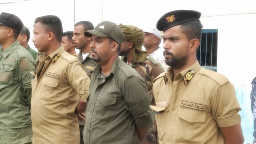 الأمين العام لمحلي حضرموت يتفقد سير العمل بأقسام مبنى أمن مديرية المكلا الأمين العام لمحلي حضرموت يتفقد سير العمل بأقسام مبنى أمن مديرية المكلا