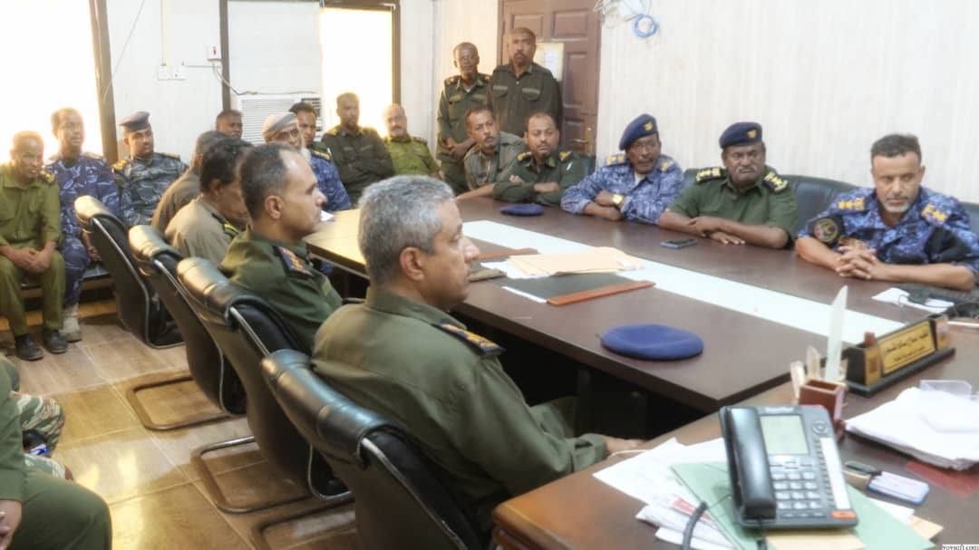 الأمين العام لمحلي حضرموت يتفقد سير العمل بأقسام مبنى أمن مديرية المكلا الأمين العام لمحلي حضرموت يتفقد سير العمل بأقسام مبنى أمن مديرية المكلا