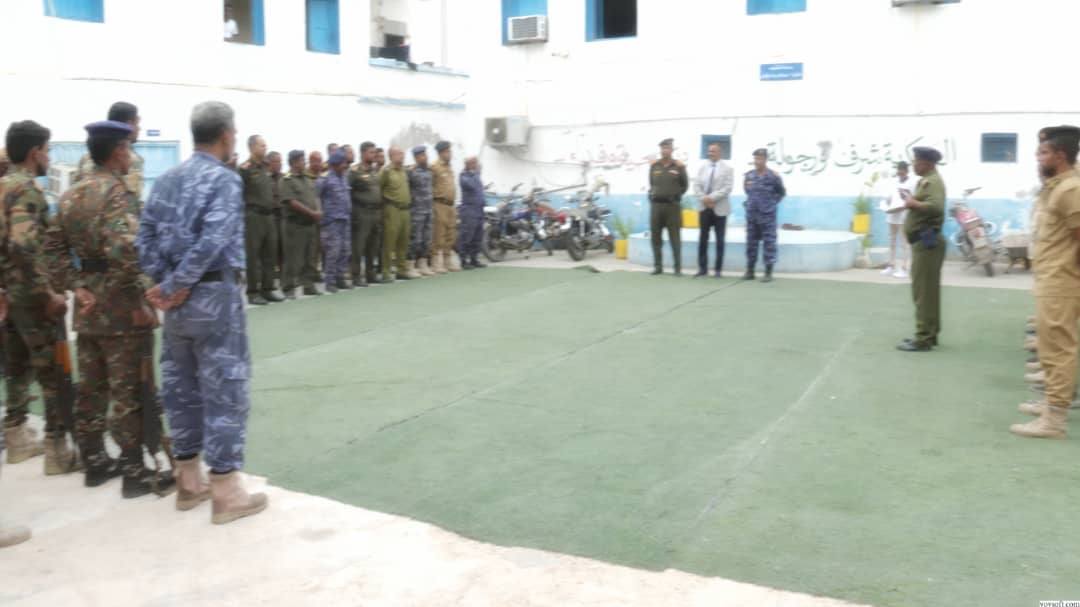 الأمين العام لمحلي حضرموت يتفقد سير العمل بأقسام مبنى أمن مديرية المكلا الأمين العام لمحلي حضرموت يتفقد سير العمل بأقسام مبنى أمن مديرية المكلا