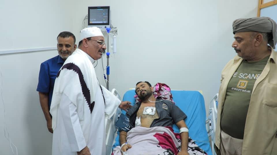 الوكيل العامري يزور الجريح حبراش التميمي بمستشفى تريم للاطمئنان على حالته الصحية ويوجه بتقديم العلاج اللازم له الوكيل العامري يزور الجريح حبراش التميمي بمستشفى تريم للاطمئنان على حالته الصحية ويوجه بتقديم العلاج اللازم له