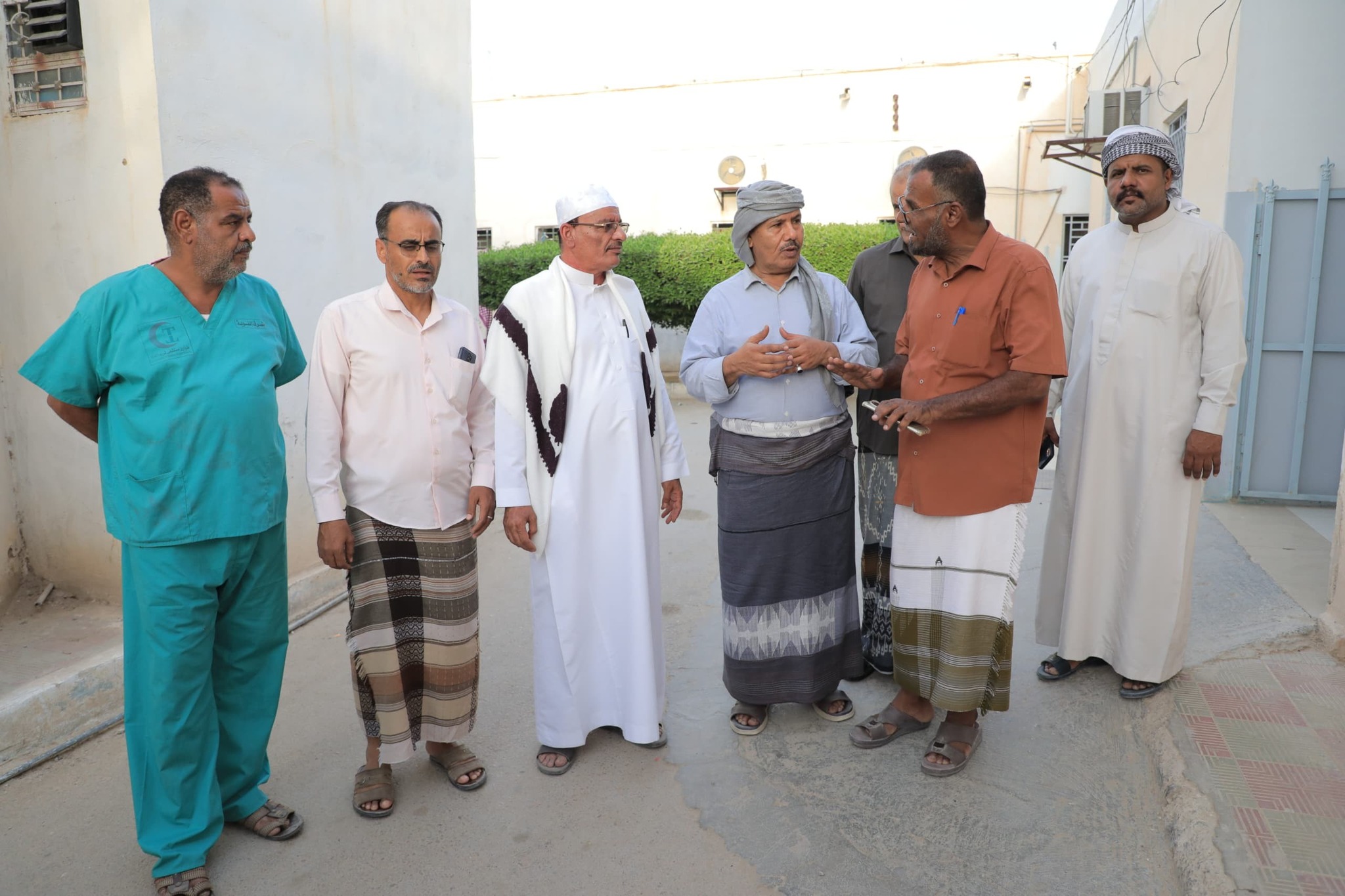 الوكيل العامري يزور الجريح حبراش التميمي بمستشفى تريم للاطمئنان على حالته الصحية ويوجه بتقديم العلاج اللازم له الوكيل العامري يزور الجريح حبراش التميمي بمستشفى تريم للاطمئنان على حالته الصحية ويوجه بتقديم العلاج اللازم له