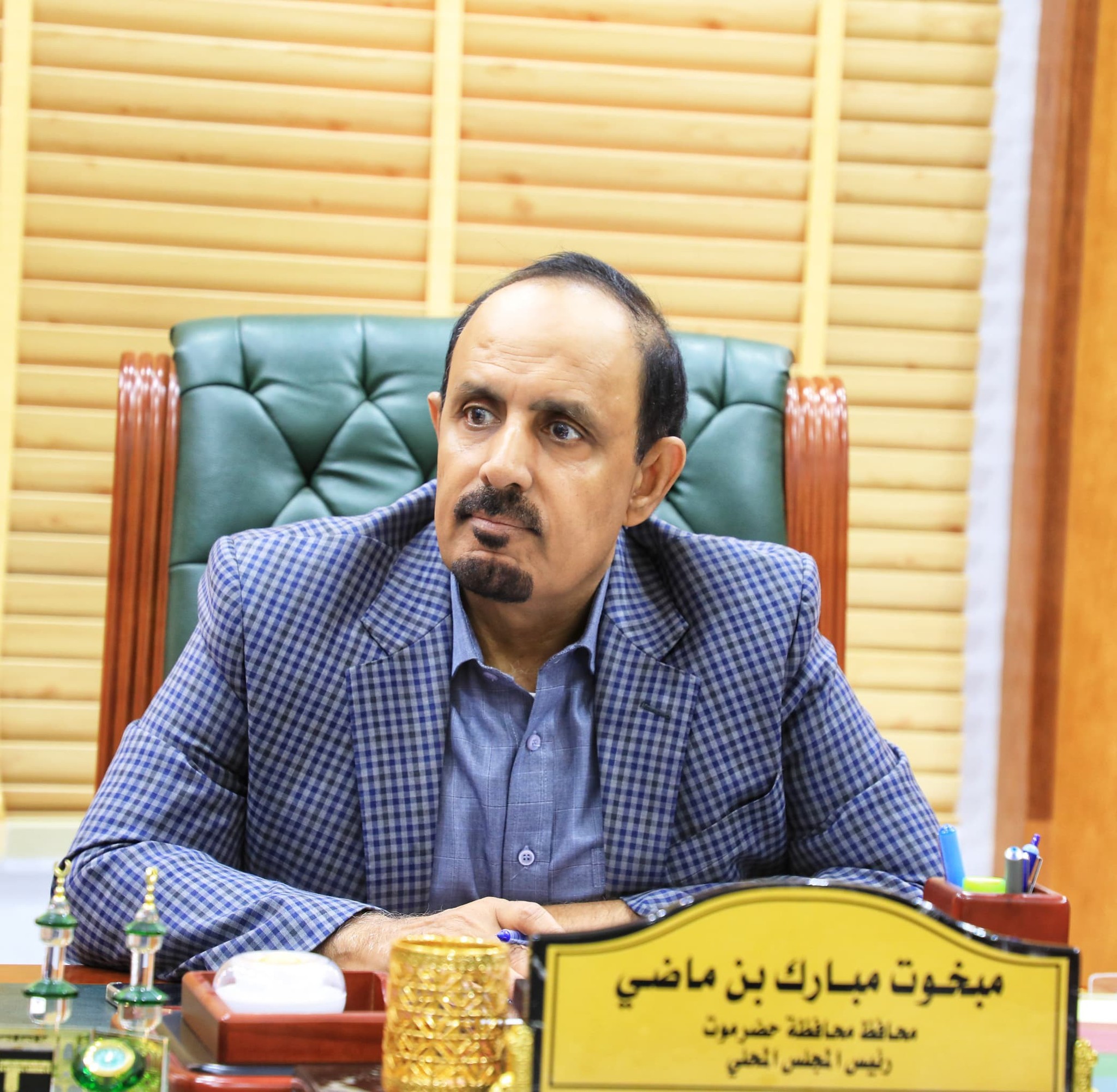 محافظ حضرموت يلتقي قيادة شركة "بترومسيلة" ويؤكد أهمية الحفاظ على الشركة ككيان وطني محافظ حضرموت يلتقي قيادة شركة "بترومسيلة" ويؤكد أهمية الحفاظ على الشركة ككيان وطني