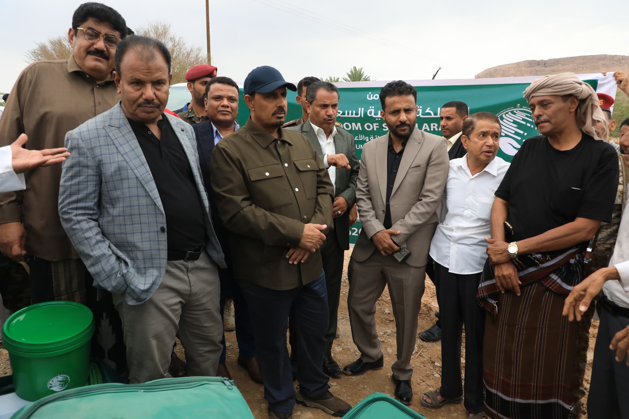 محافظ حضرموت يتفقد الأضرار الناتجة عن المنخفض الجوي بمديريات تريم وشبام ووادي العين وحورة ويدشن مشروع إغاثة عاجل للمتضررين محافظ حضرموت يتفقد الأضرار الناتجة عن المنخفض الجوي بمديريات تريم وشبام ووادي العين وحورة ويدشن مشروع إغاثة عاجل للمتضررين