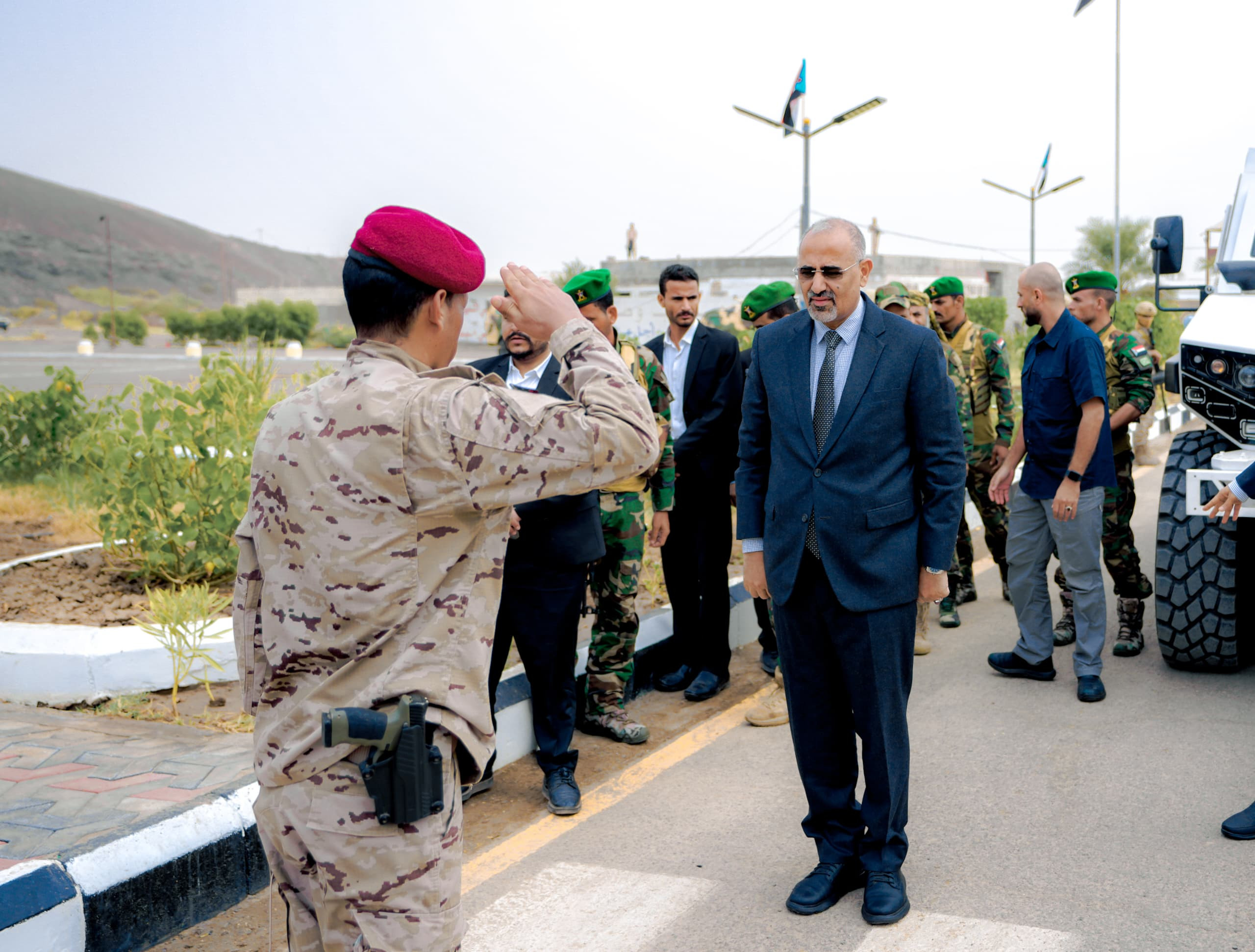 الرئيس الزُبيدي يزور النصب التذكاري للشهيد القائد منير أبو اليمامة ورفاقه الرئيس الزُبيدي يزور النصب التذكاري للشهيد القائد منير أبو اليمامة ورفاقه