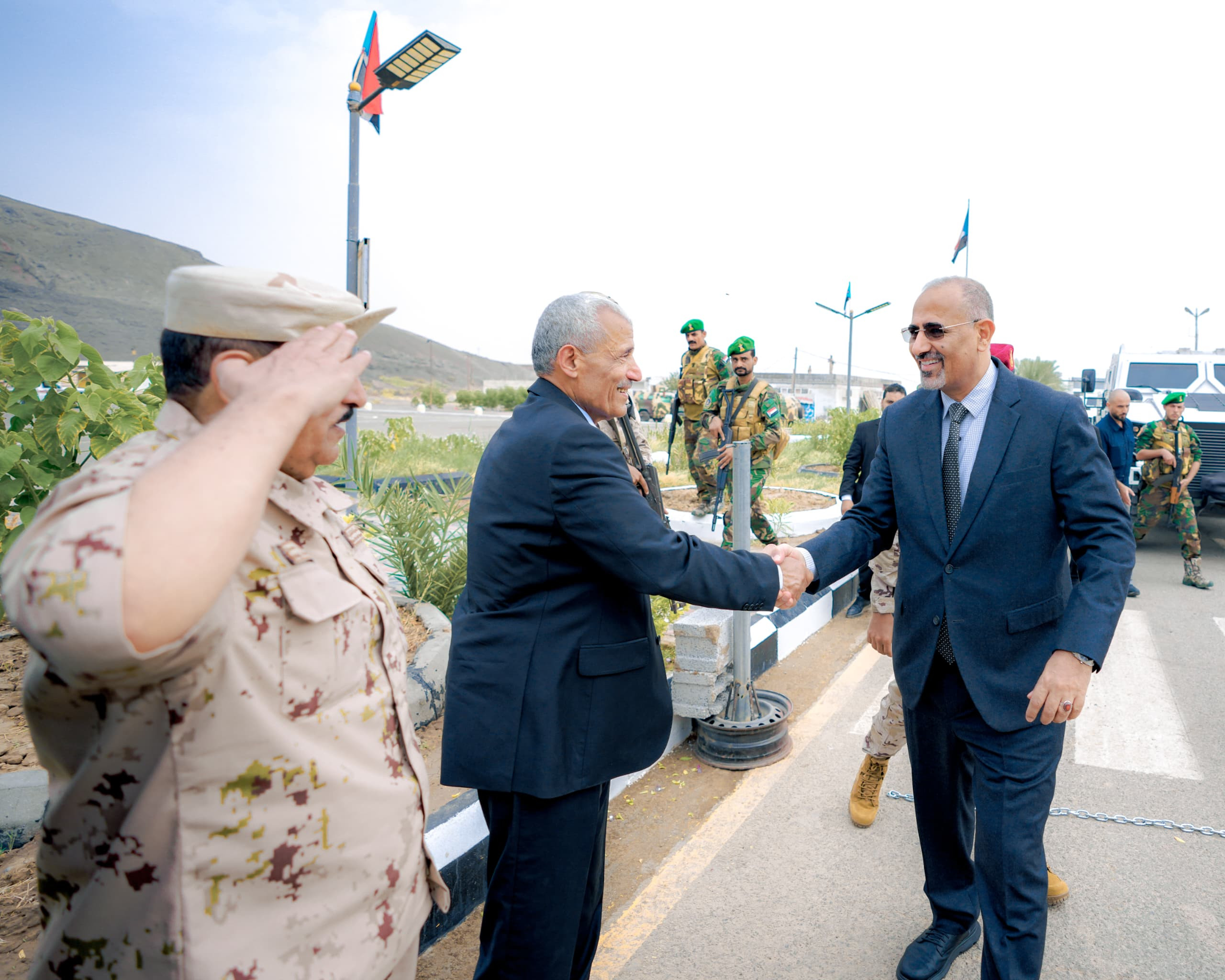 الرئيس الزُبيدي يزور النصب التذكاري للشهيد القائد منير أبو اليمامة ورفاقه الرئيس الزُبيدي يزور النصب التذكاري للشهيد القائد منير أبو اليمامة ورفاقه