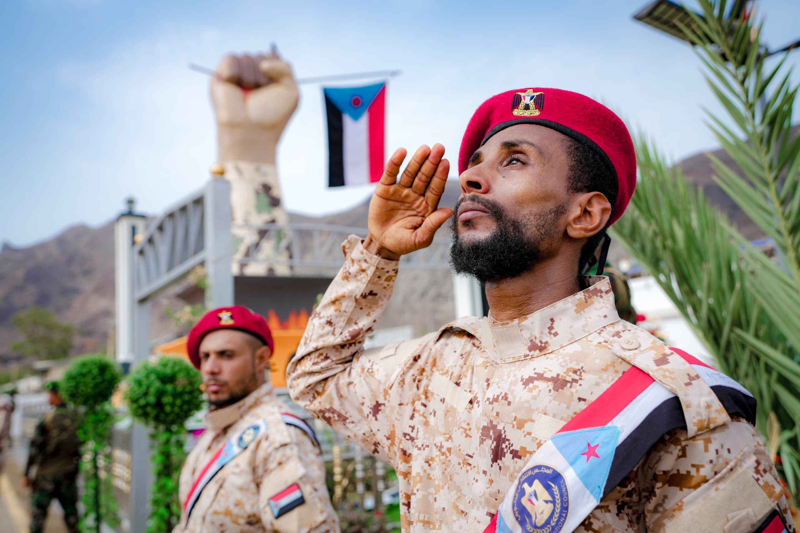 الرئيس الزُبيدي يزور النصب التذكاري للشهيد القائد منير أبو اليمامة ورفاقه الرئيس الزُبيدي يزور النصب التذكاري للشهيد القائد منير أبو اليمامة ورفاقه