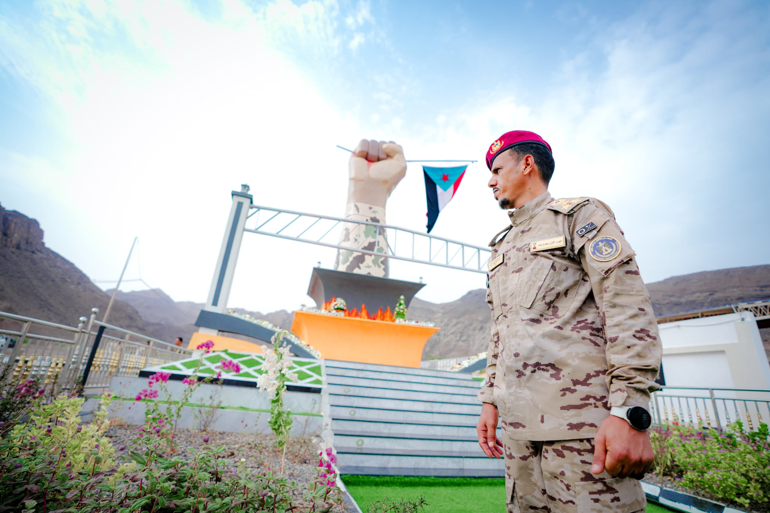 الرئيس الزُبيدي يزور النصب التذكاري للشهيد القائد منير أبو اليمامة ورفاقه الرئيس الزُبيدي يزور النصب التذكاري للشهيد القائد منير أبو اليمامة ورفاقه