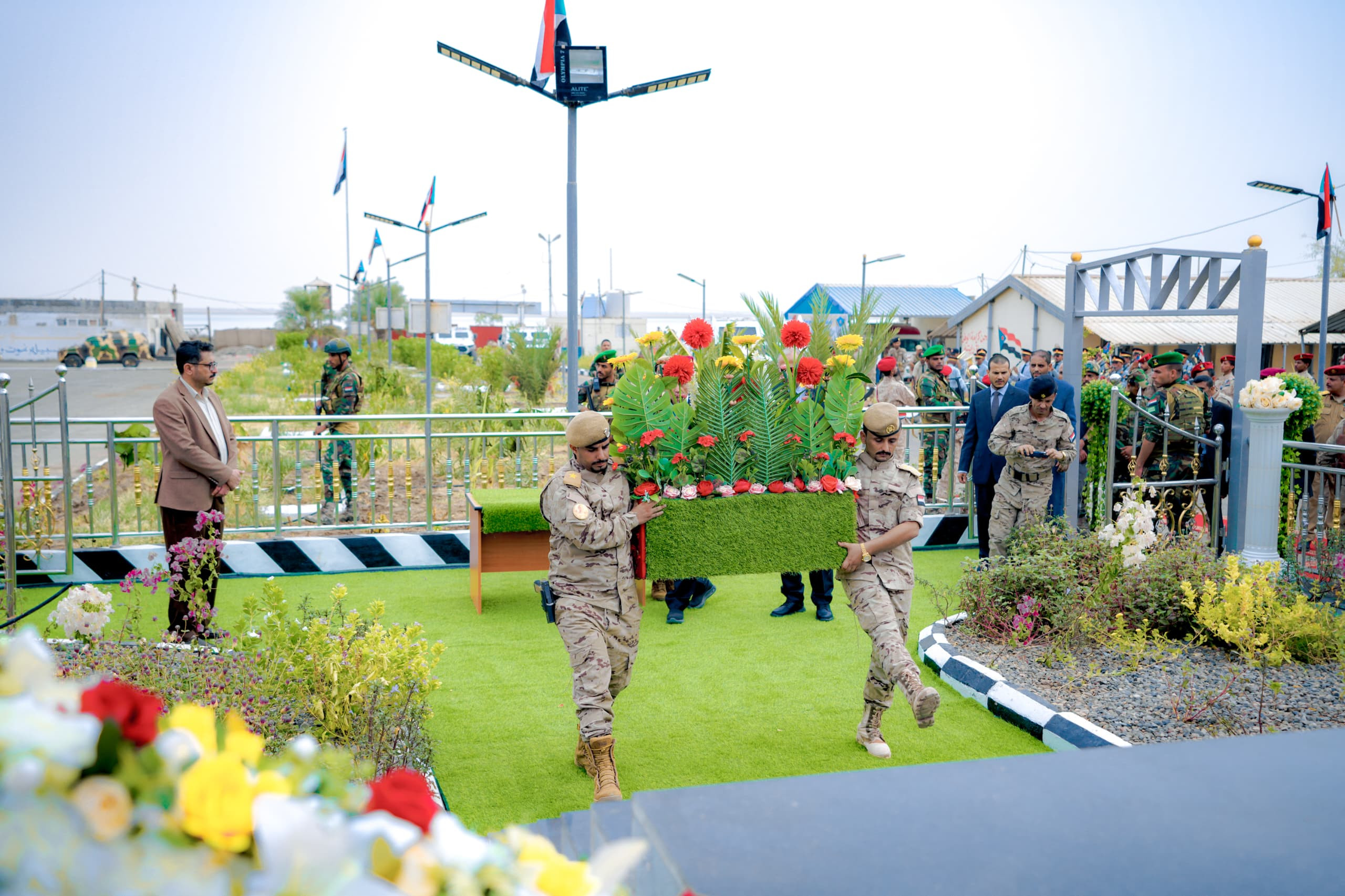الرئيس الزُبيدي يزور النصب التذكاري للشهيد القائد منير أبو اليمامة ورفاقه الرئيس الزُبيدي يزور النصب التذكاري للشهيد القائد منير أبو اليمامة ورفاقه