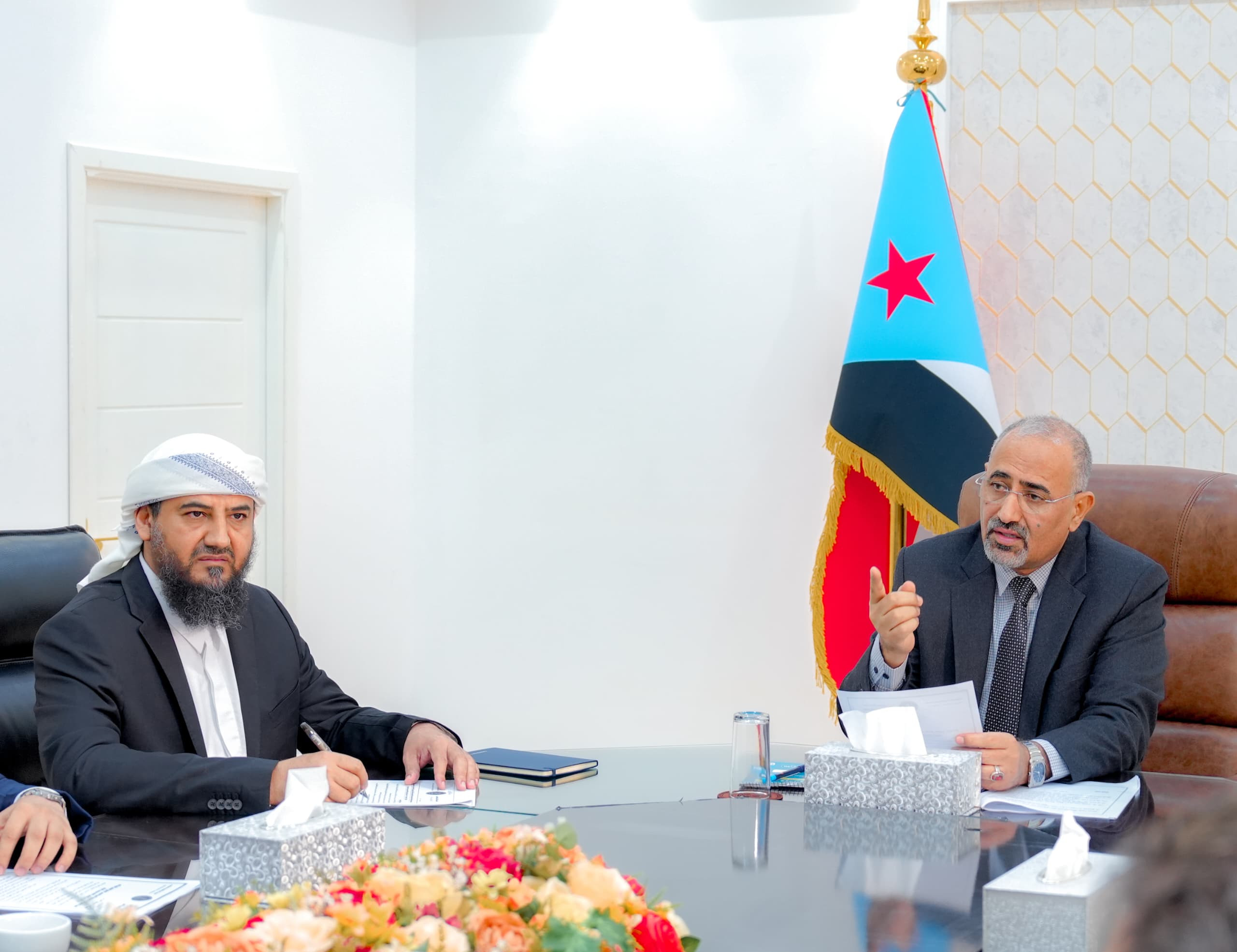 القيادة التنفيذية العُليا تناقش إجراءات ضبط الأسعار وتفعيل الرقابة على الأسواق القيادة التنفيذية العُليا تناقش إجراءات ضبط الأسعار وتفعيل الرقابة على الأسواق