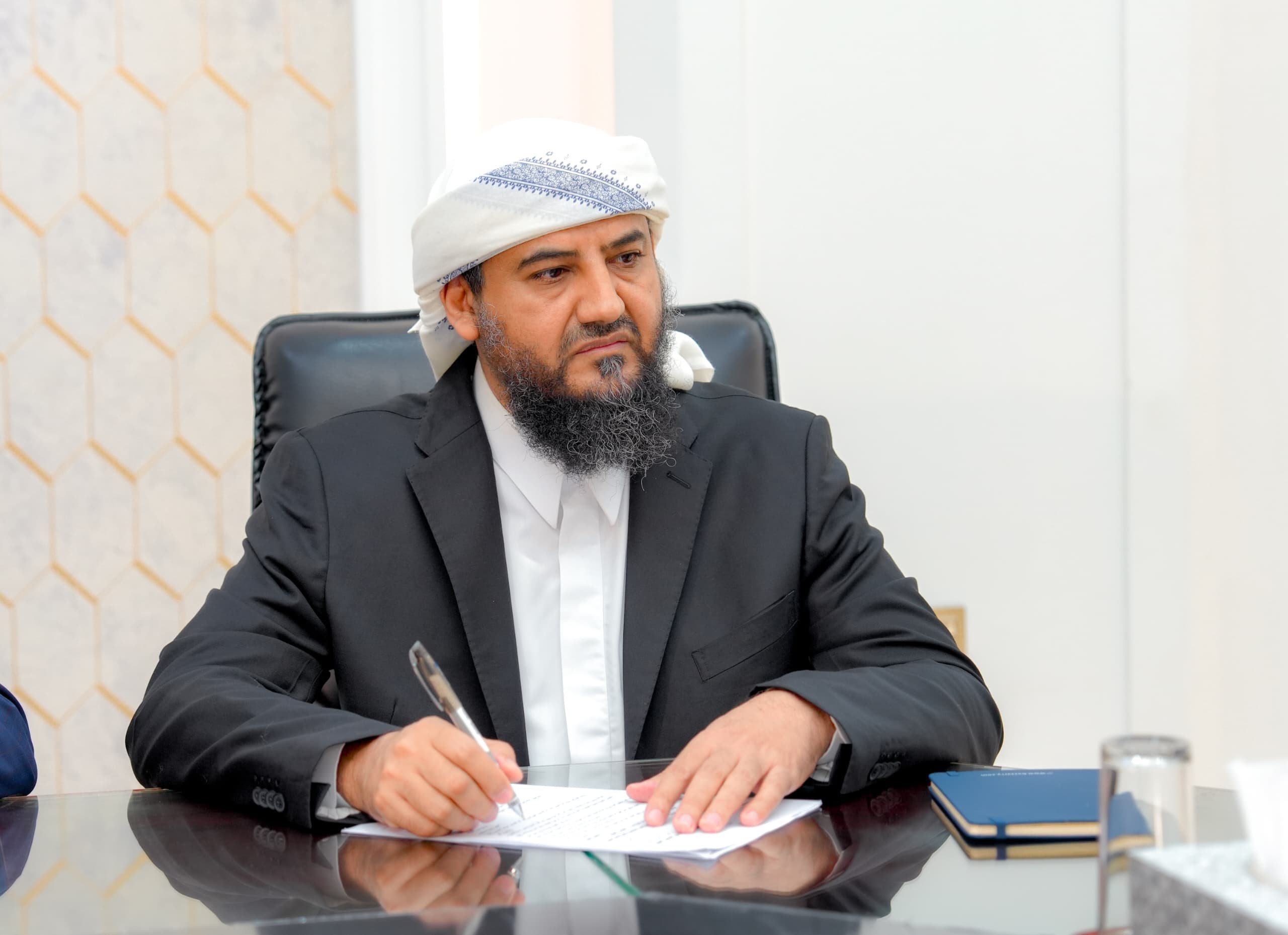 القيادة التنفيذية العُليا تناقش إجراءات ضبط الأسعار وتفعيل الرقابة على الأسواق القيادة التنفيذية العُليا تناقش إجراءات ضبط الأسعار وتفعيل الرقابة على الأسواق