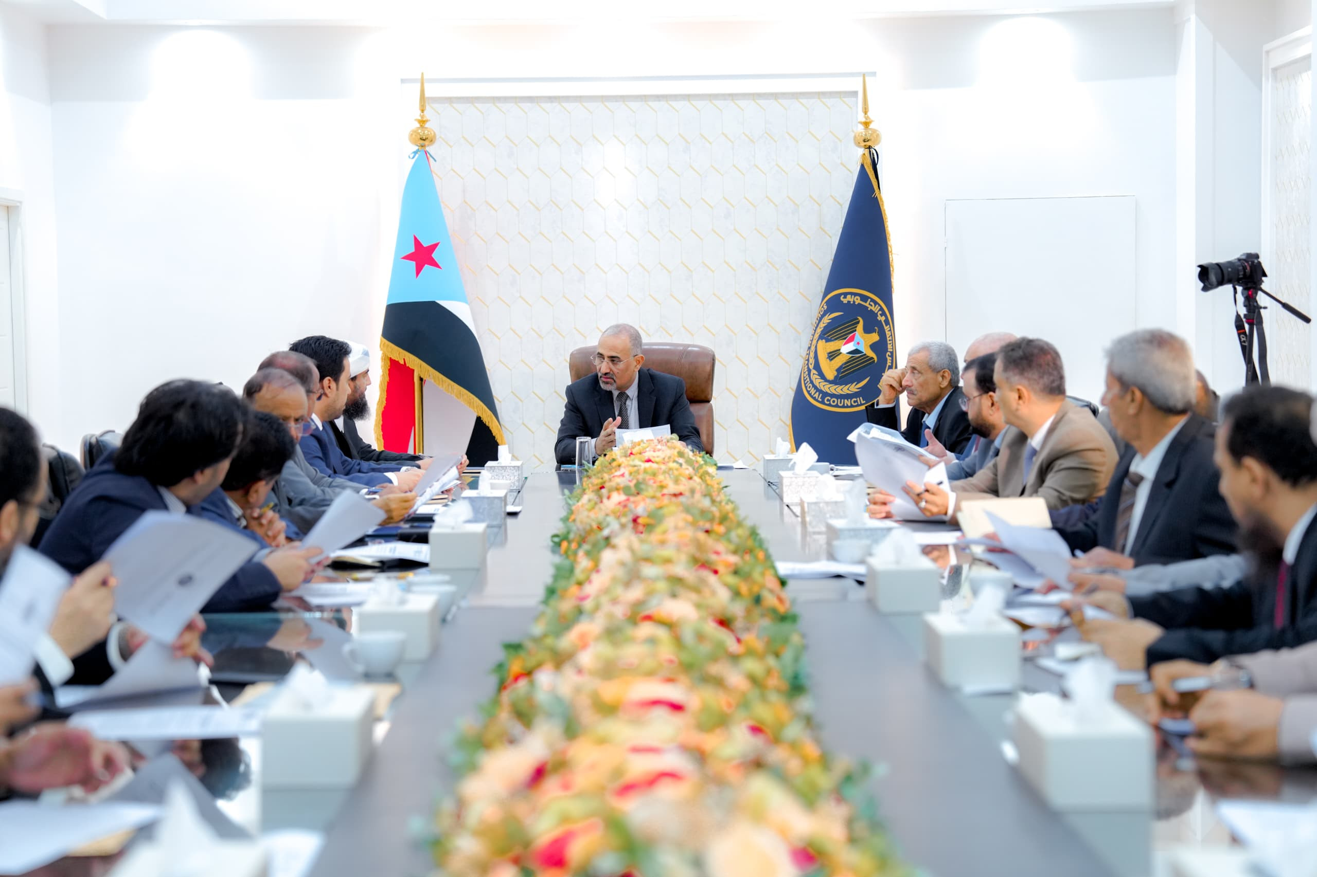 القيادة التنفيذية العُليا تناقش إجراءات ضبط الأسعار وتفعيل الرقابة على الأسواق القيادة التنفيذية العُليا تناقش إجراءات ضبط الأسعار وتفعيل الرقابة على الأسواق