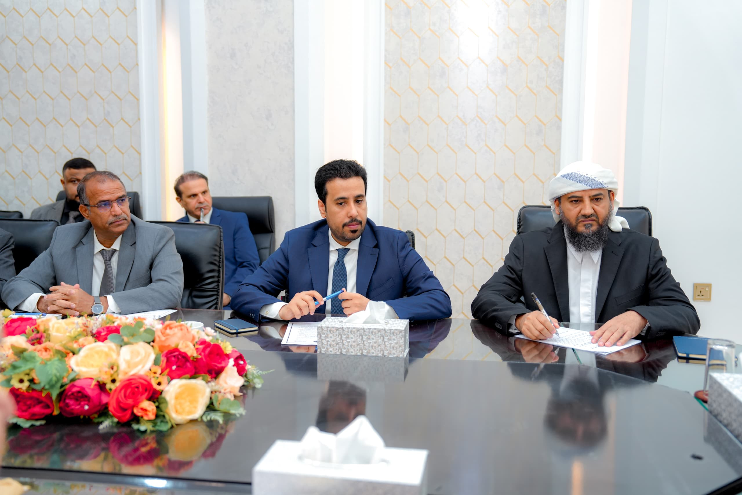 القيادة التنفيذية العُليا تناقش إجراءات ضبط الأسعار وتفعيل الرقابة على الأسواق القيادة التنفيذية العُليا تناقش إجراءات ضبط الأسعار وتفعيل الرقابة على الأسواق