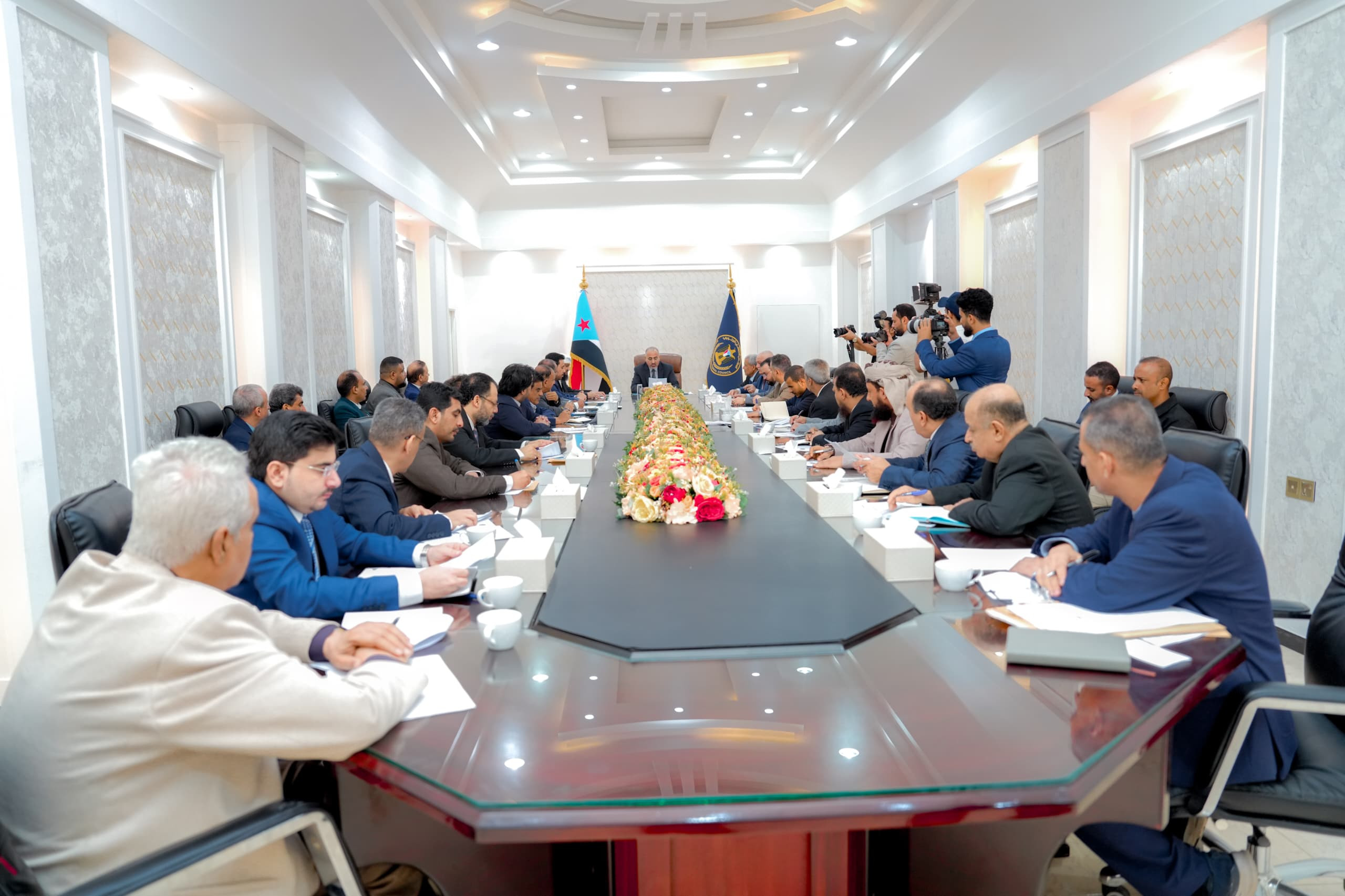 القيادة التنفيذية العُليا تناقش إجراءات ضبط الأسعار وتفعيل الرقابة على الأسواق القيادة التنفيذية العُليا تناقش إجراءات ضبط الأسعار وتفعيل الرقابة على الأسواق