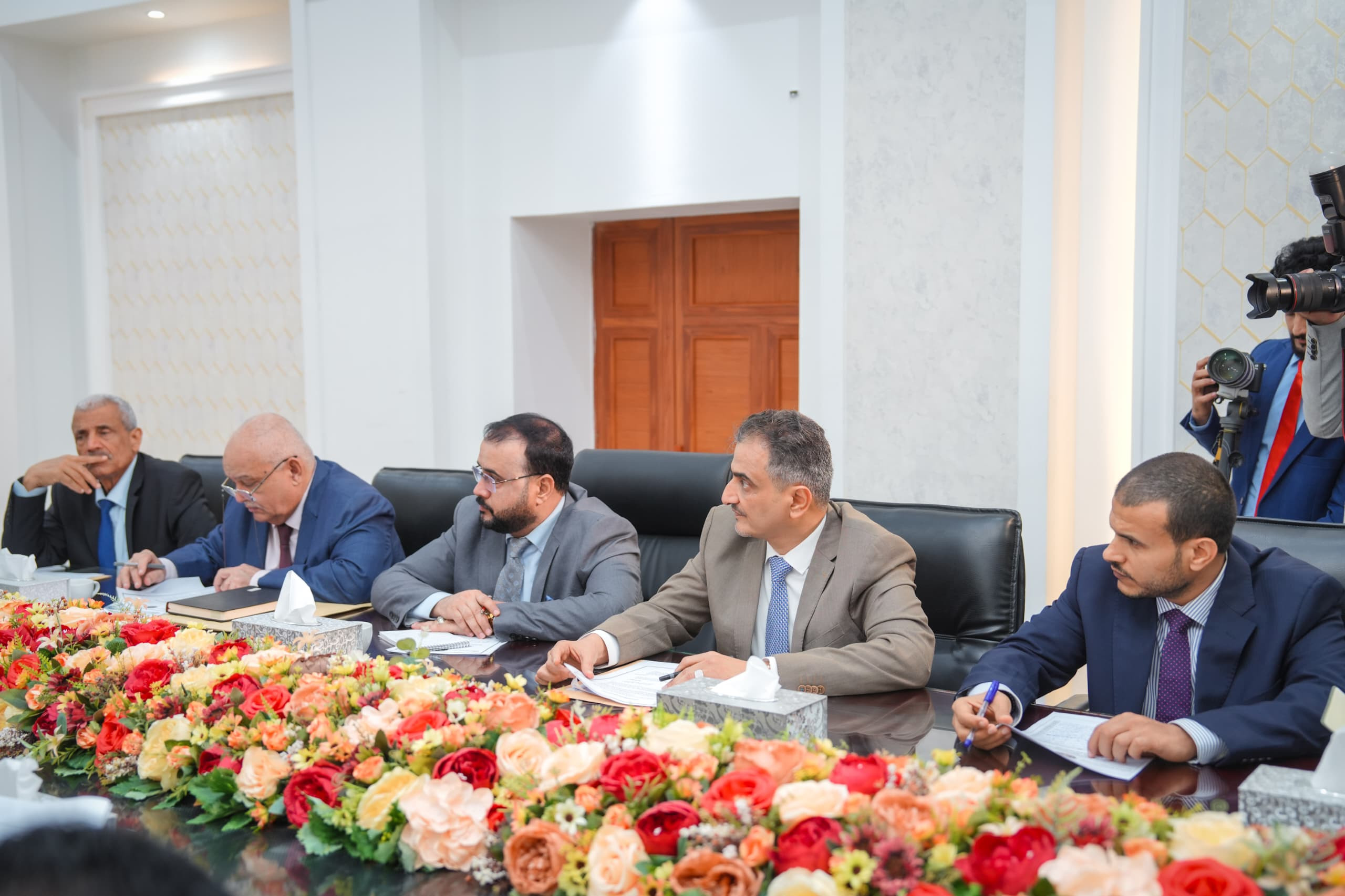 القيادة التنفيذية العُليا تناقش إجراءات ضبط الأسعار وتفعيل الرقابة على الأسواق القيادة التنفيذية العُليا تناقش إجراءات ضبط الأسعار وتفعيل الرقابة على الأسواق