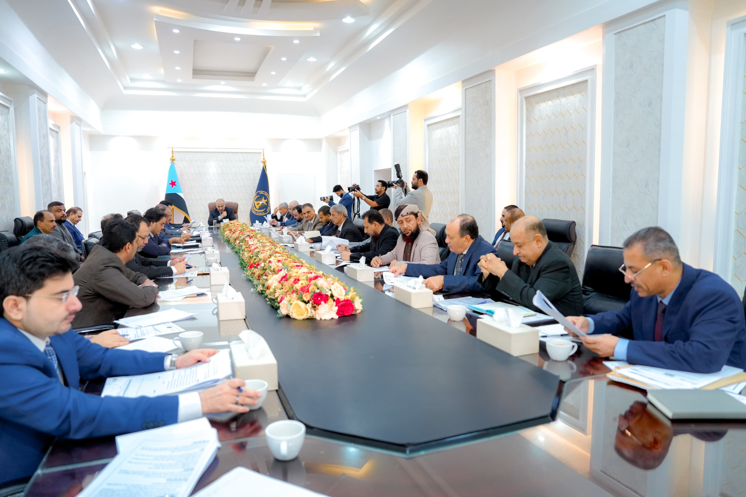 القيادة التنفيذية العُليا تناقش إجراءات ضبط الأسعار وتفعيل الرقابة على الأسواق القيادة التنفيذية العُليا تناقش إجراءات ضبط الأسعار وتفعيل الرقابة على الأسواق