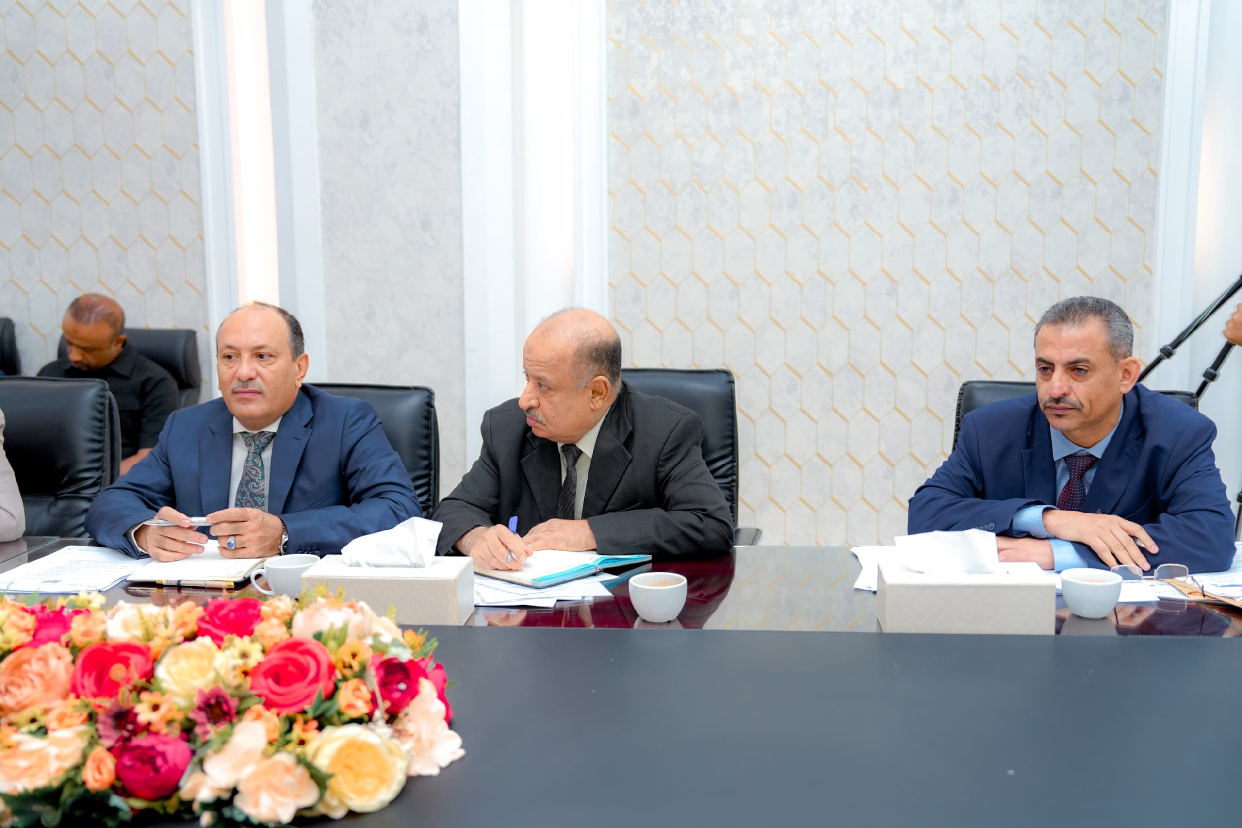 القيادة التنفيذية العُليا تناقش إجراءات ضبط الأسعار وتفعيل الرقابة على الأسواق القيادة التنفيذية العُليا تناقش إجراءات ضبط الأسعار وتفعيل الرقابة على الأسواق