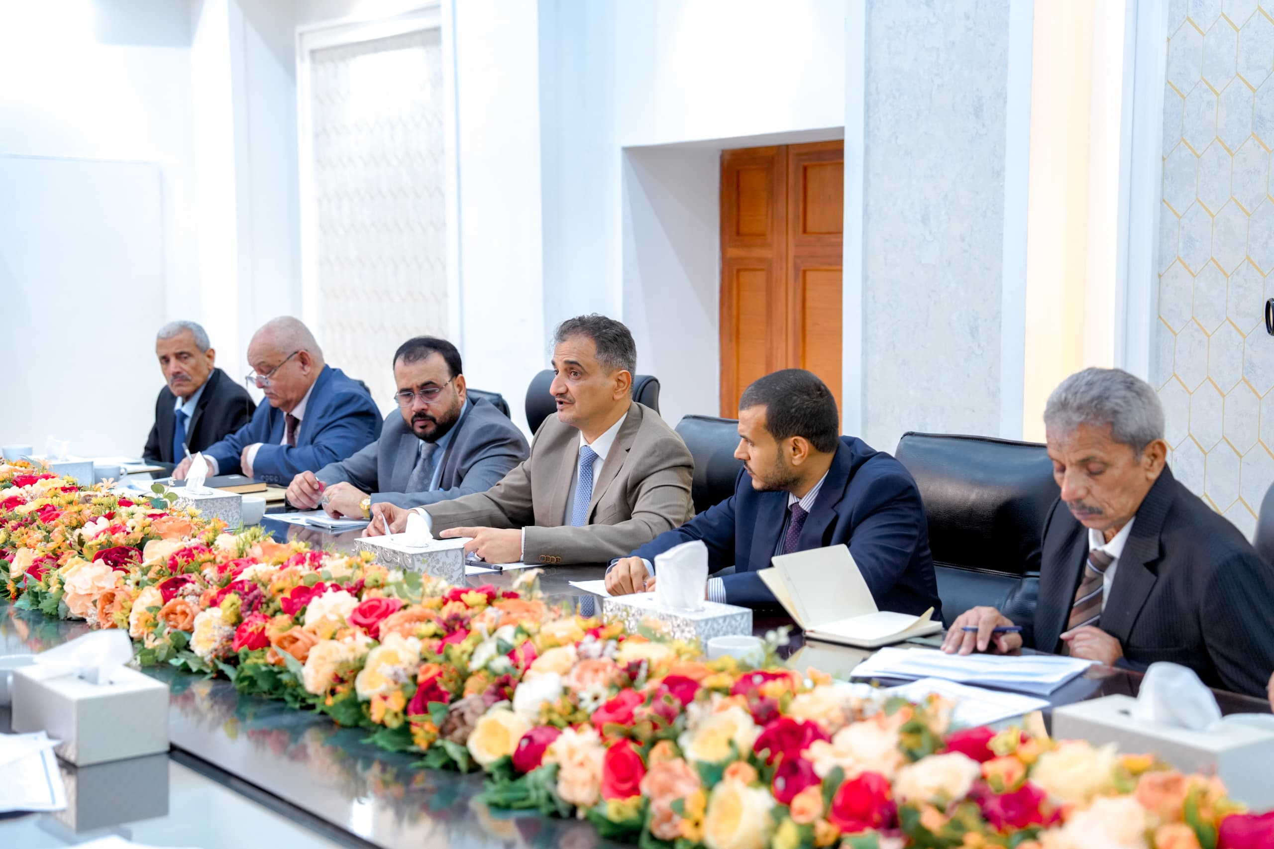 القيادة التنفيذية العُليا تناقش إجراءات ضبط الأسعار وتفعيل الرقابة على الأسواق القيادة التنفيذية العُليا تناقش إجراءات ضبط الأسعار وتفعيل الرقابة على الأسواق