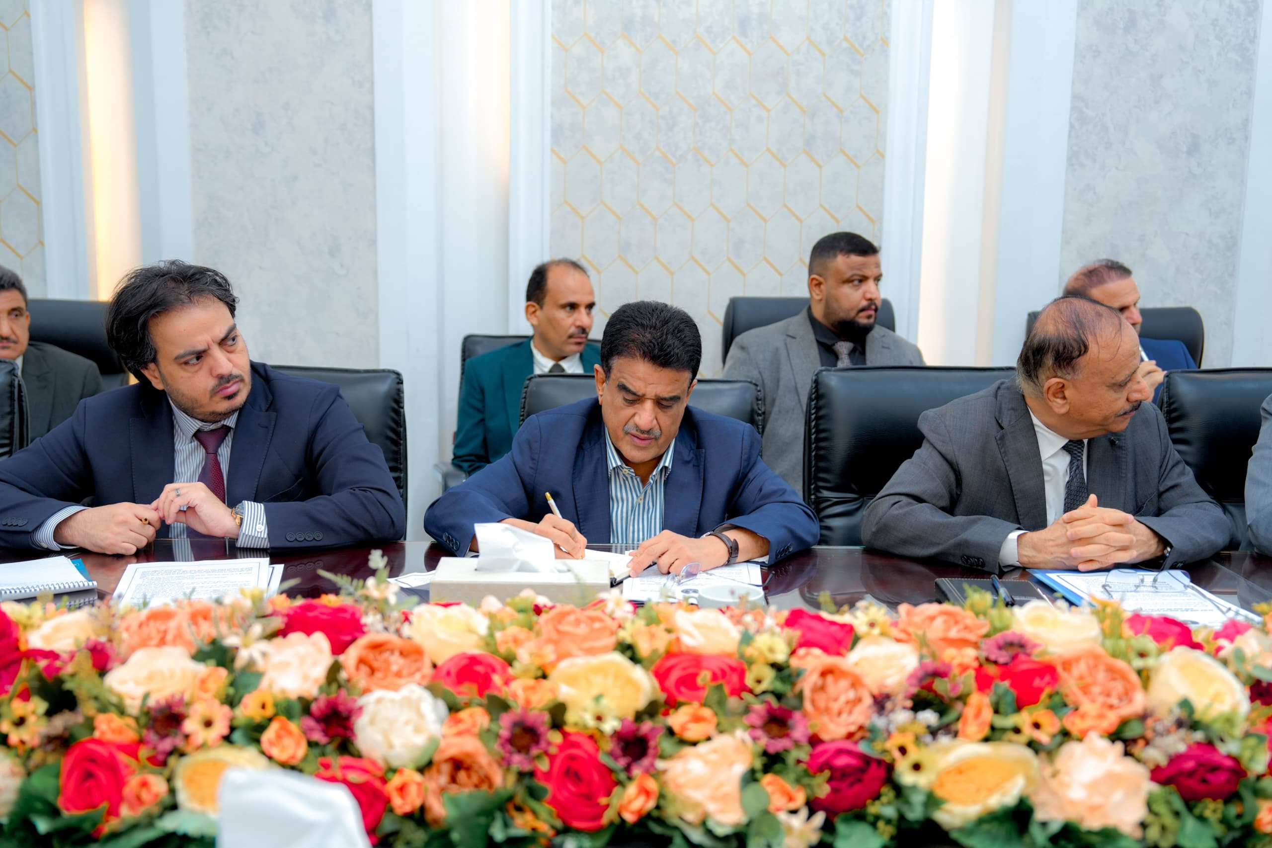 القيادة التنفيذية العُليا تناقش إجراءات ضبط الأسعار وتفعيل الرقابة على الأسواق القيادة التنفيذية العُليا تناقش إجراءات ضبط الأسعار وتفعيل الرقابة على الأسواق