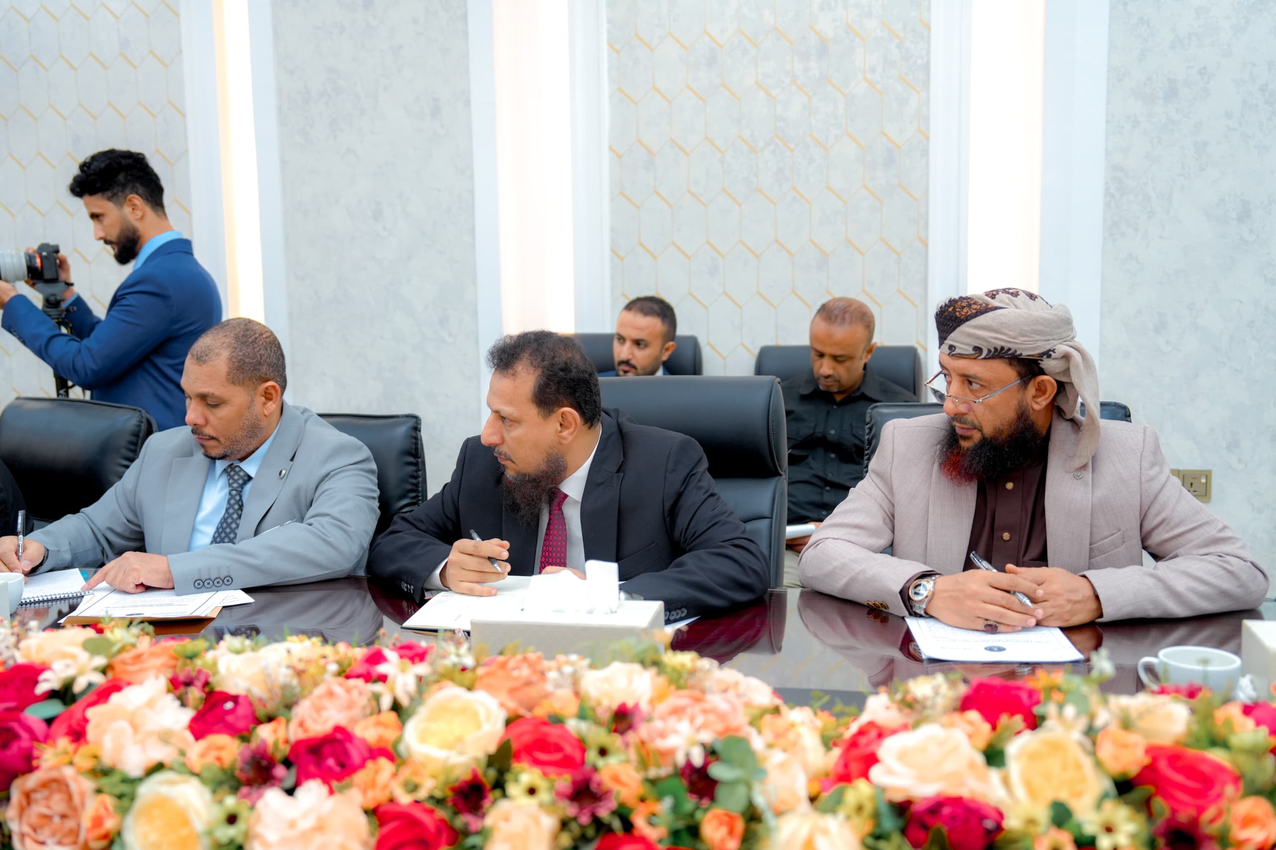 القيادة التنفيذية العُليا تناقش إجراءات ضبط الأسعار وتفعيل الرقابة على الأسواق القيادة التنفيذية العُليا تناقش إجراءات ضبط الأسعار وتفعيل الرقابة على الأسواق