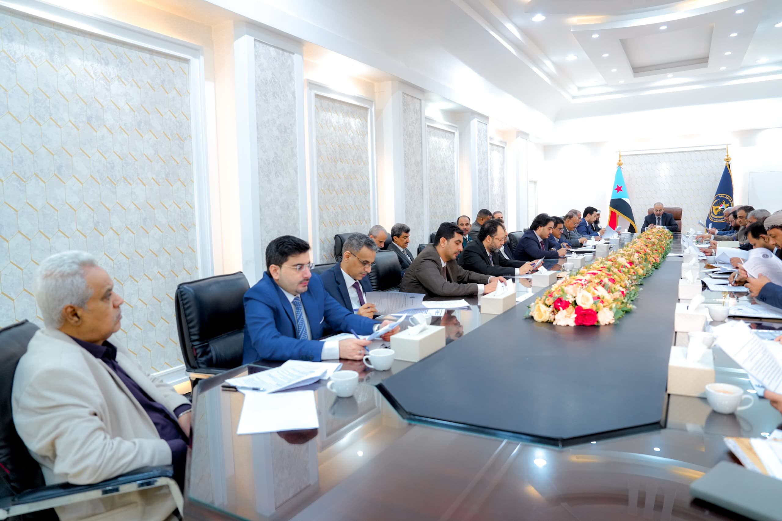 القيادة التنفيذية العُليا تناقش إجراءات ضبط الأسعار وتفعيل الرقابة على الأسواق القيادة التنفيذية العُليا تناقش إجراءات ضبط الأسعار وتفعيل الرقابة على الأسواق