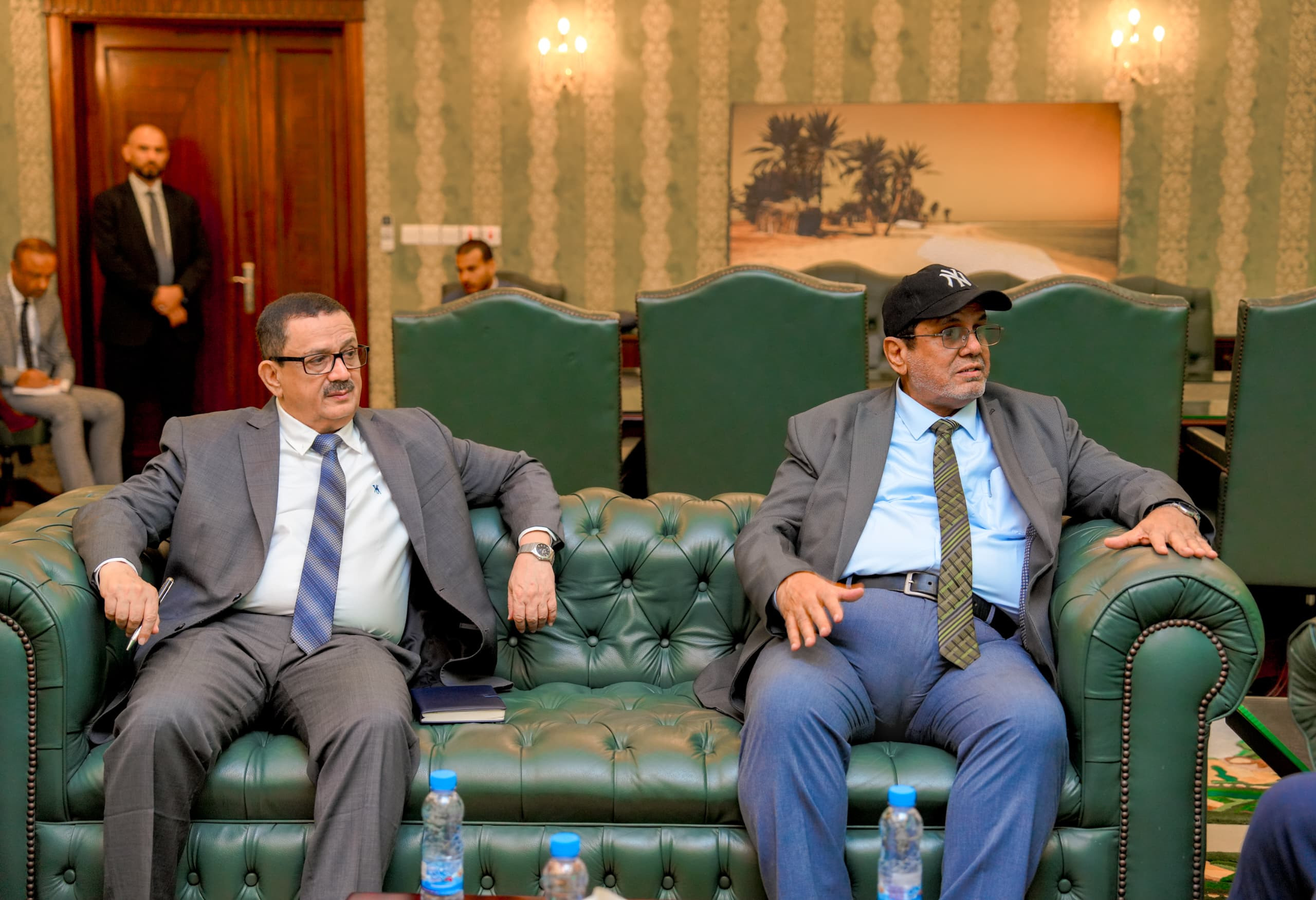 الرئيس الزُبيدي يلتقي قيادة قطاع الطيران ويؤكد دعم جهود إعادة بناء القطاع وتطويره الرئيس الزُبيدي يلتقي قيادة قطاع الطيران ويؤكد دعم جهود إعادة بناء القطاع وتطويره