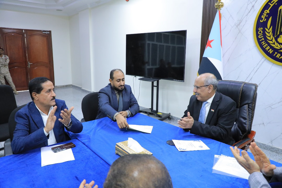 إتمام عملية الاستلام والتسليم للأمانة العامة لهيئة رئاسة المجلس الانتقالي الجنوبي وهيئاتها إتمام عملية الاستلام والتسليم للأمانة العامة لهيئة رئاسة المجلس الانتقالي الجنوبي وهيئاتها