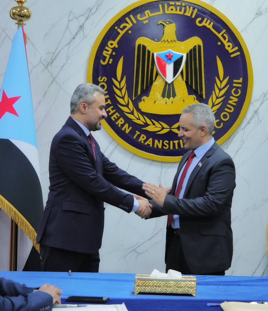 إتمام عملية الاستلام والتسليم للأمانة العامة لهيئة رئاسة المجلس الانتقالي الجنوبي وهيئاتها إتمام عملية الاستلام والتسليم للأمانة العامة لهيئة رئاسة المجلس الانتقالي الجنوبي وهيئاتها